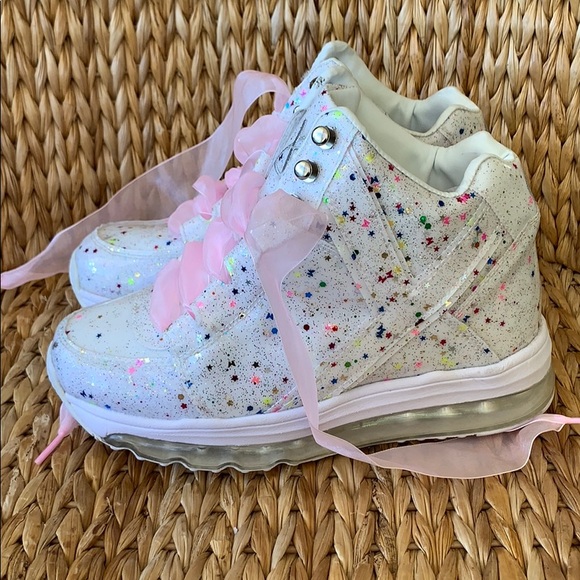 💕Sold💕New YRU Confetti Qozmo Aiire Sneakers 6M - Picture 3 of 8